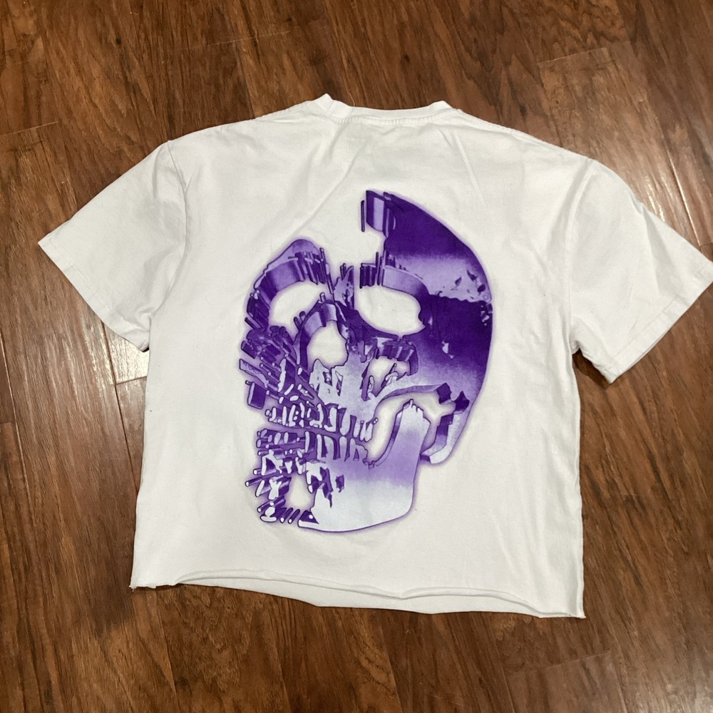 Revenge Men's Skull T-shirt  White Crop  Size Large